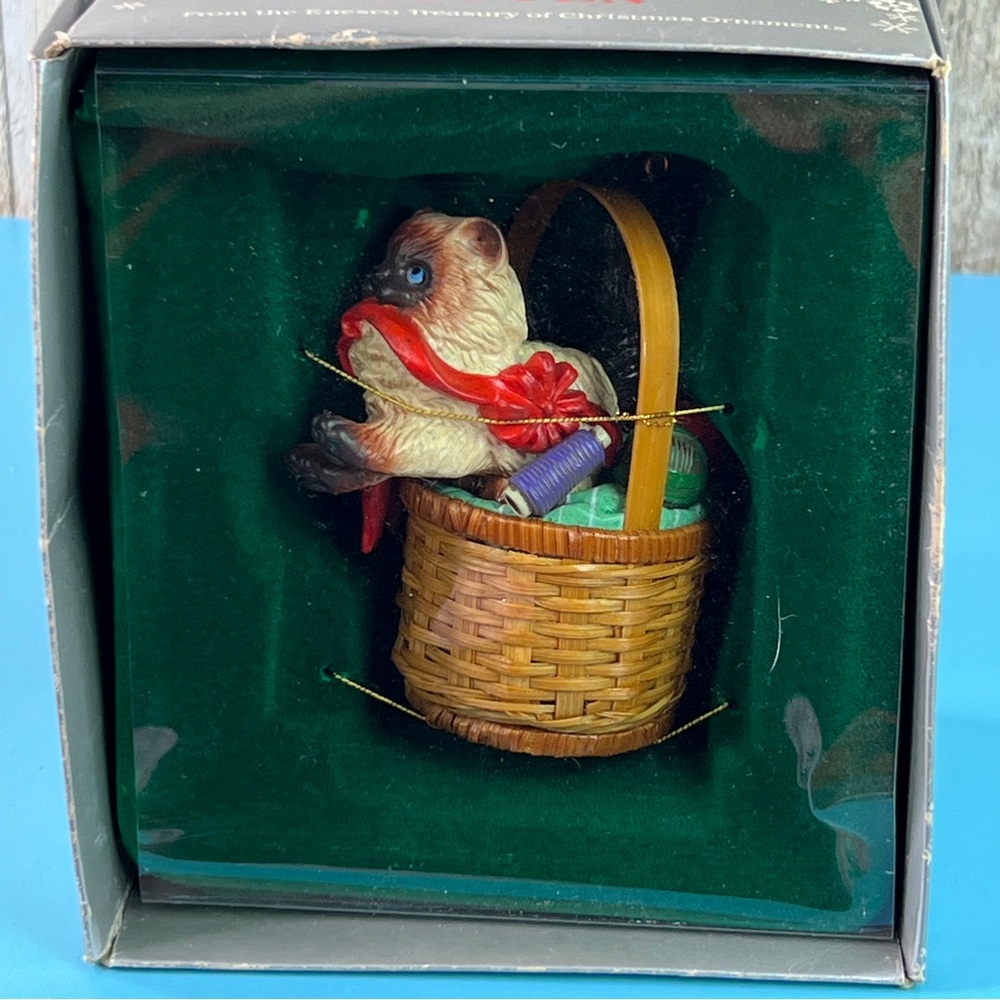 Enesco Siamese Kitten In Wicker Basket